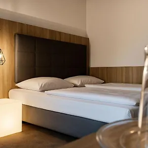Plaza Hotel&living Frankfurt Hotel
