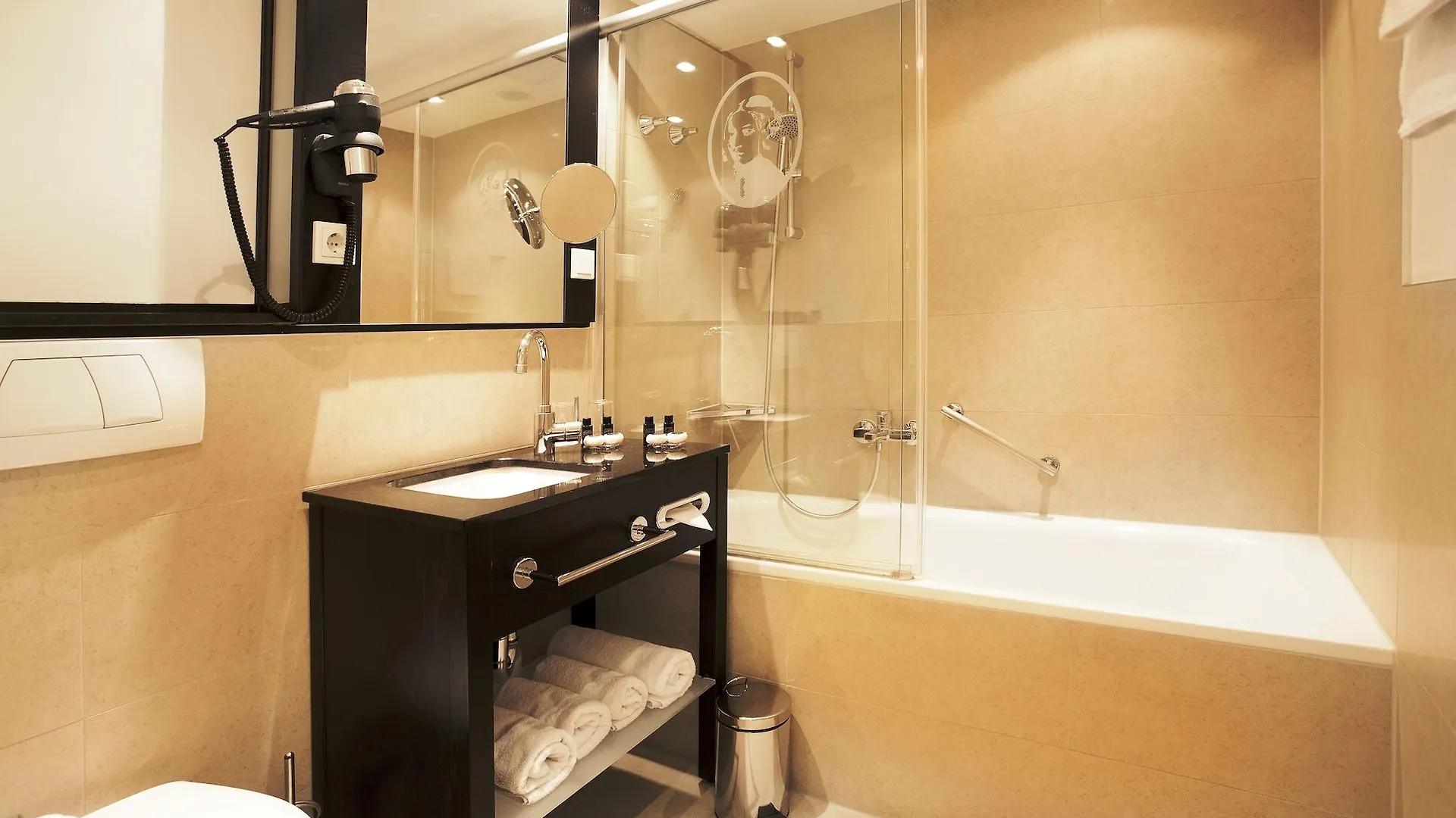 Hotel Victoria Frankfurt am Main 4*,